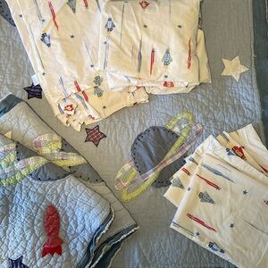 Pottery barn kids full quilt/sheet set